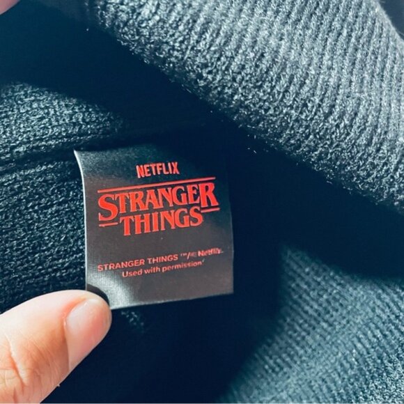🔥 NWT Stranger Things Hellfire Club Beanie – Unisex - Picture 4 of 8
